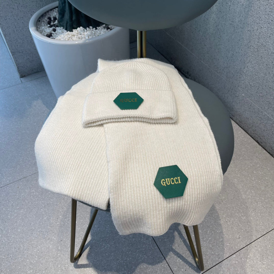 SET SCARF AND HAT IN WHITE WOOL 414804