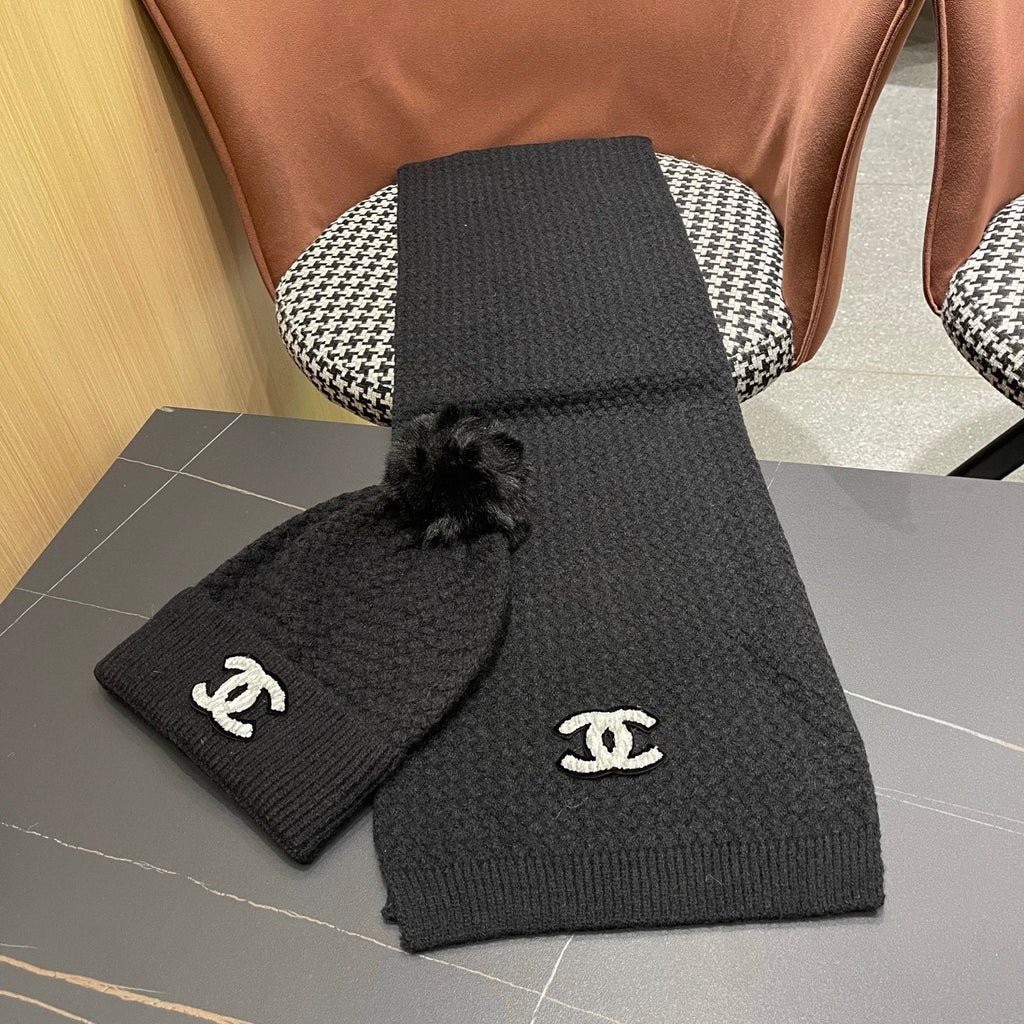 WHITE LOGO BEANIE HAT IN BLACK 875515