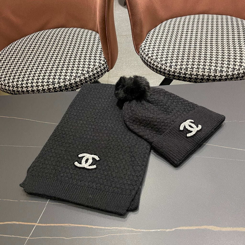 WHITE LOGO BEANIE HAT IN BLACK 875515