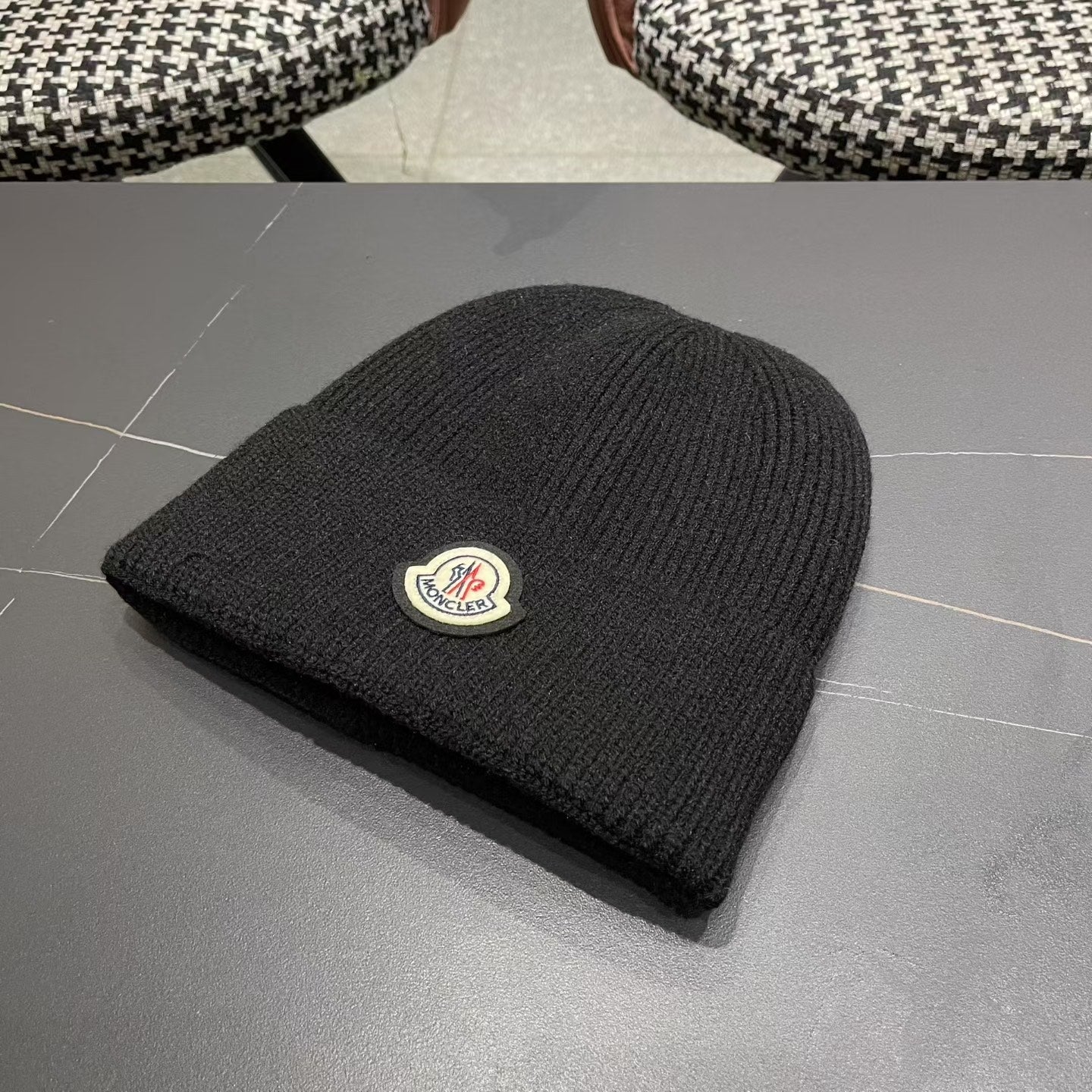 MONCLER BEANIE HAT IN BLACK WOOL 952646