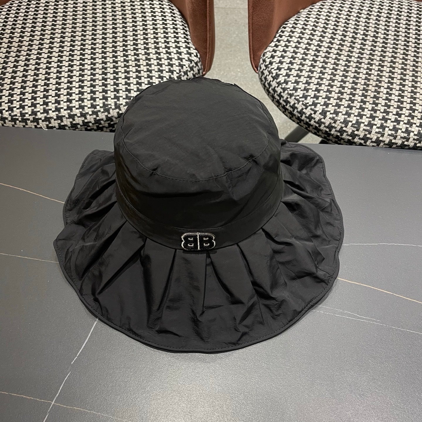 BALENCIAGA 26S WIDE-BRIMMED HAT STYLE 57