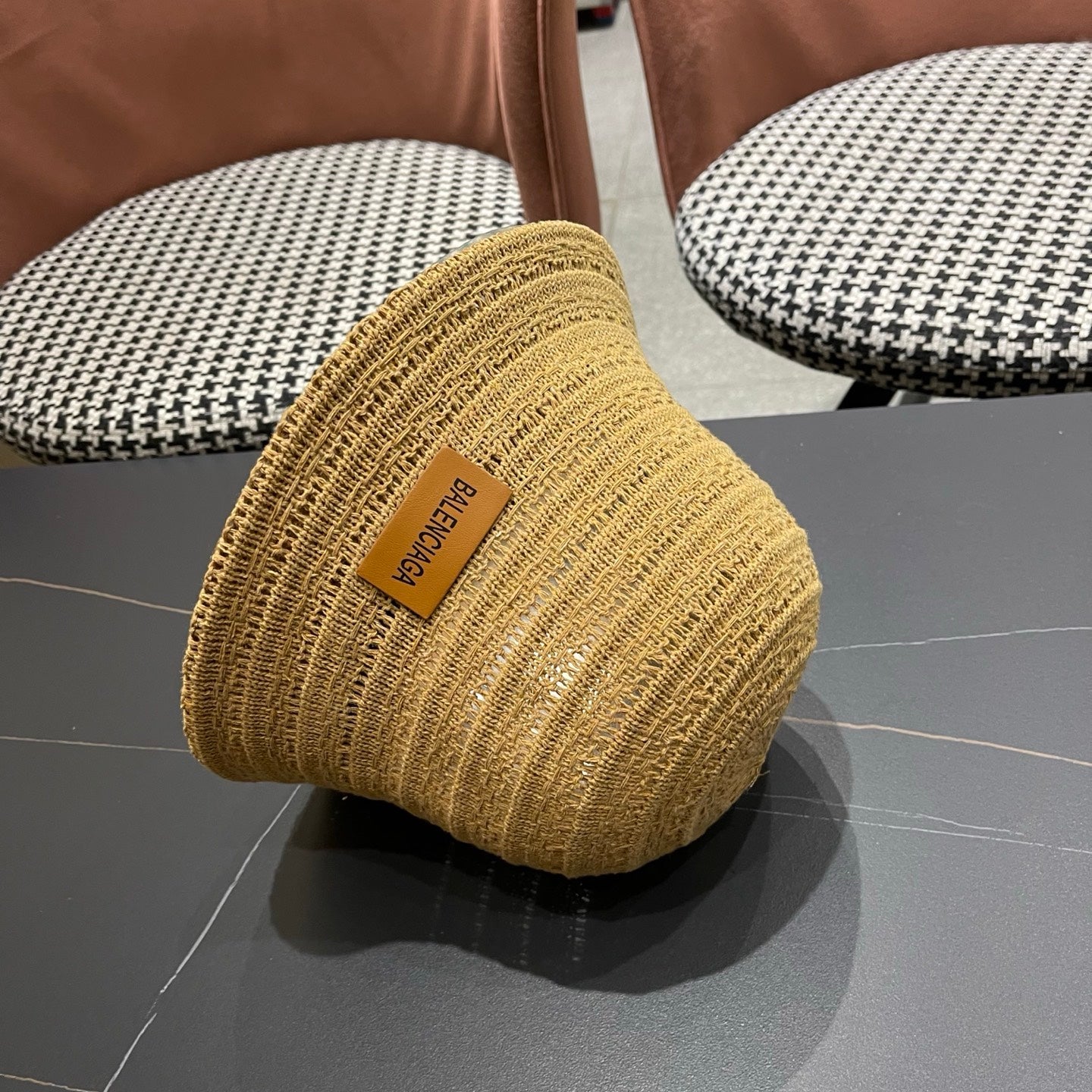 BALENCIAGA 26S BUCKET HAT STYLE 72