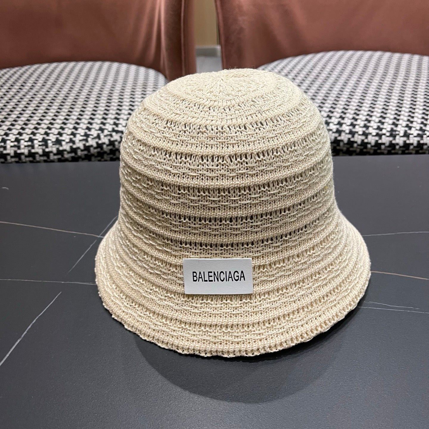 BALENCIAGA 26S BUCKET HAT STYLE 74