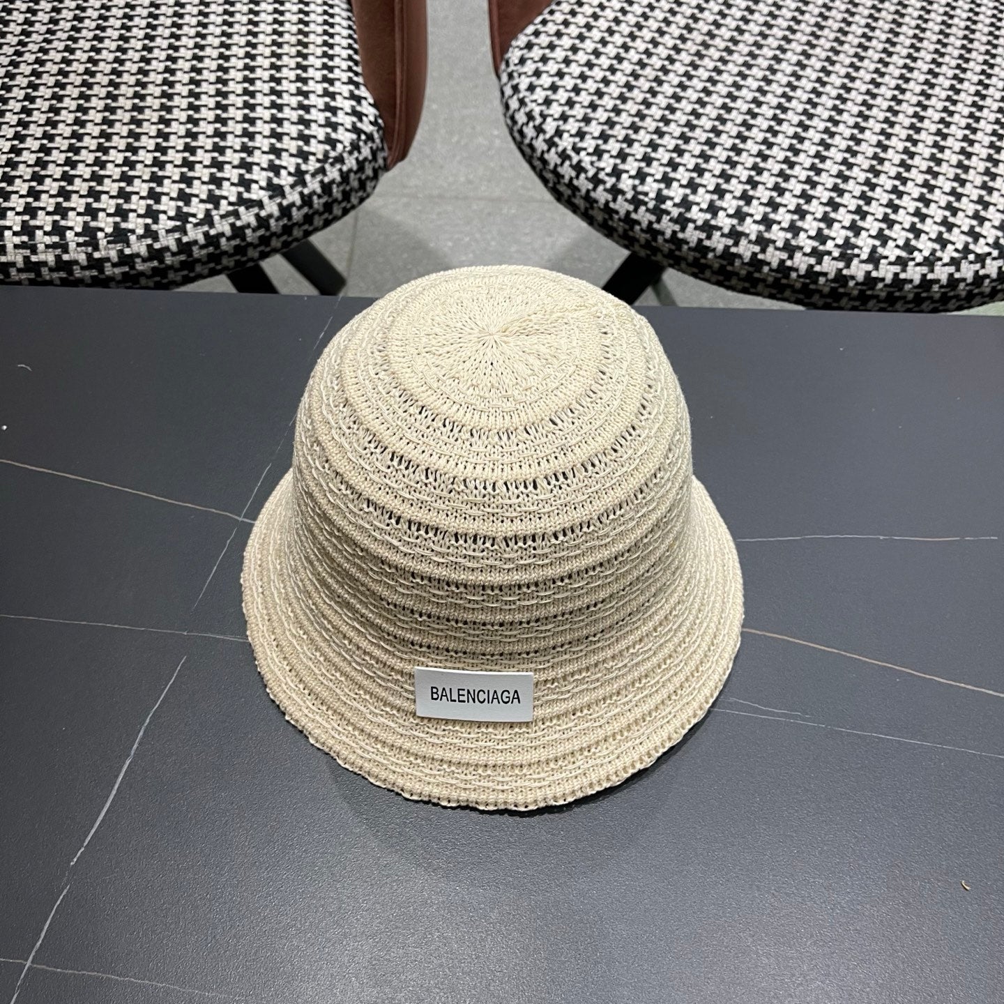 BALENCIAGA 26S BUCKET HAT STYLE 74