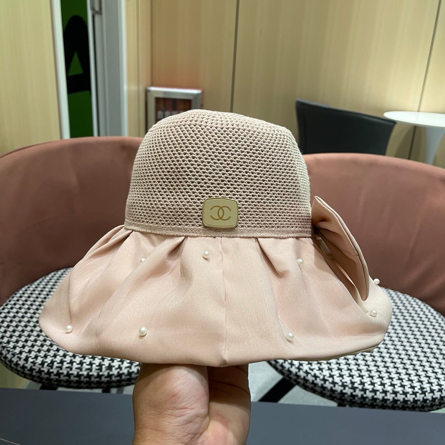CHANEL 26S CHIFFON BOW & PEARL STRAW CLOCHE HAT 335759
