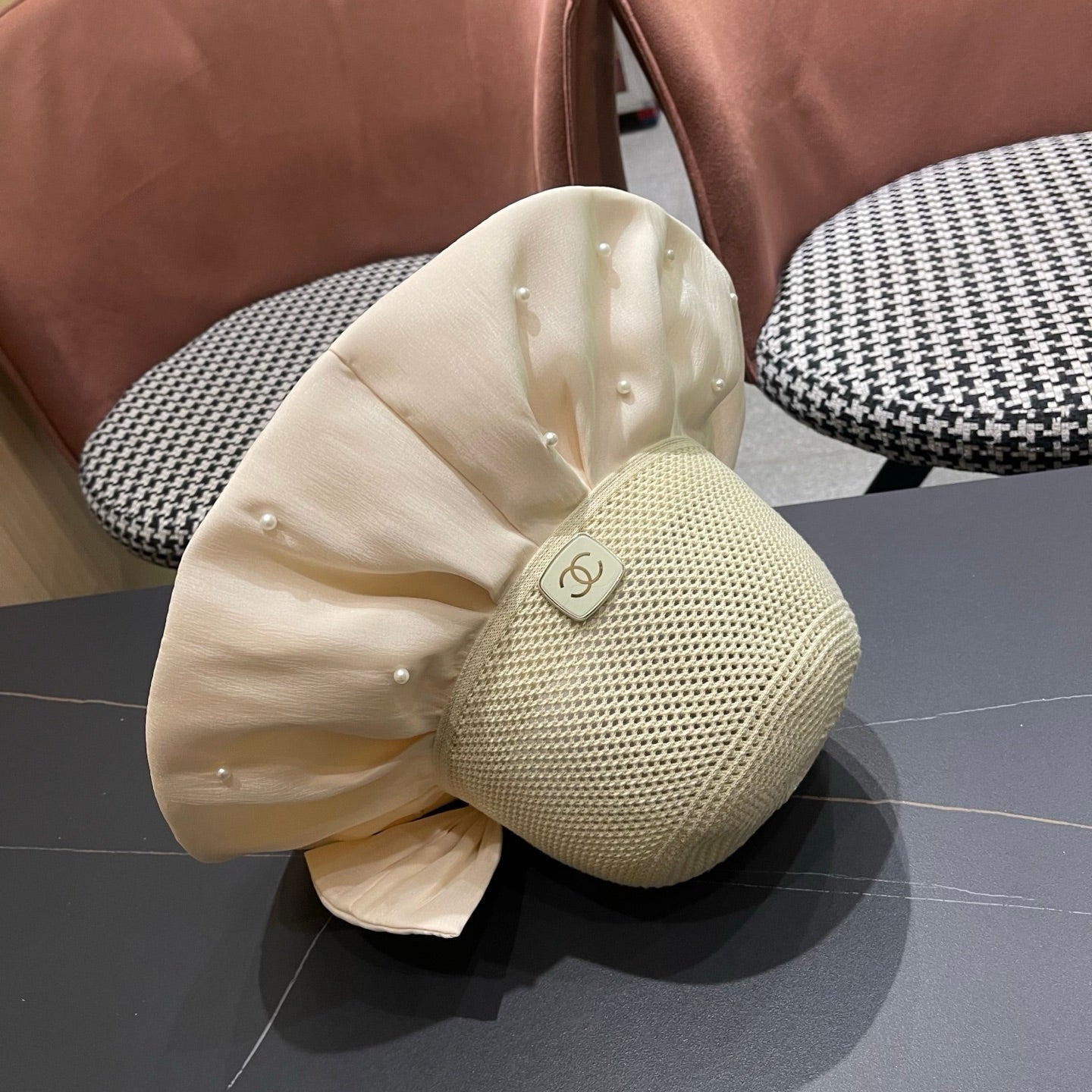 CHANEL 26S CHIFFON BOW & PEARL STRAW CLOCHE HAT 335758