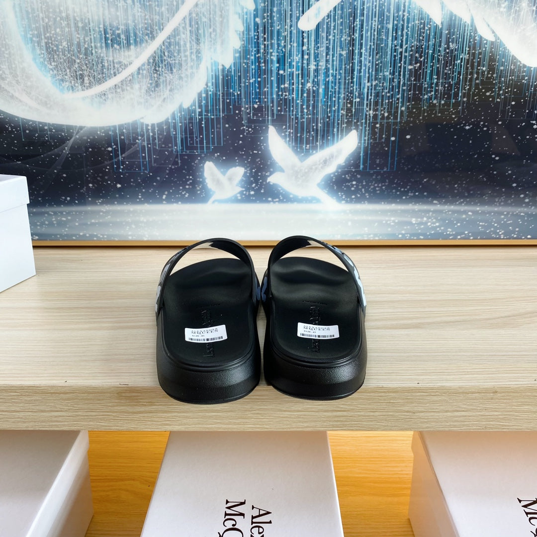 SLIDES SANDAL IN BLACK TPU GREY GRAPHIC LOGO