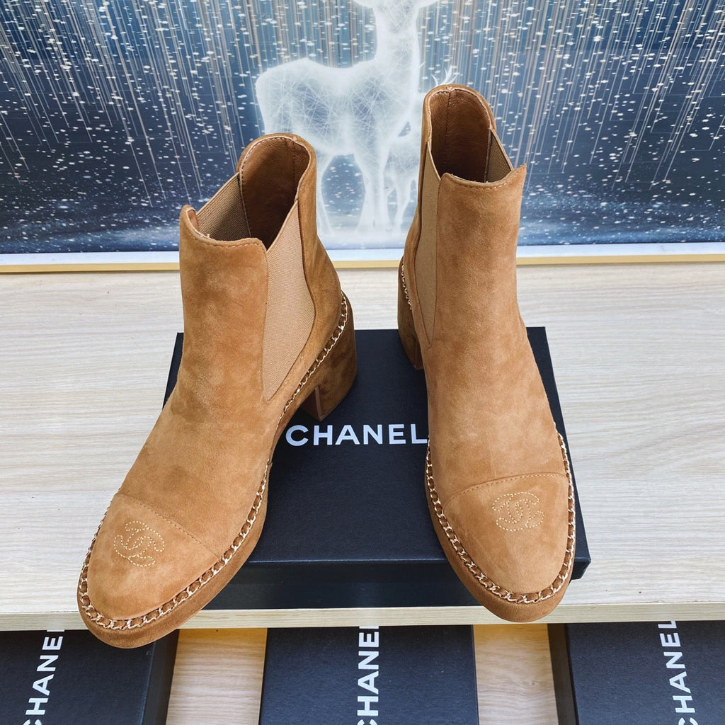 CC HIGH-HEELED BOOTS IN CARAMEL BROWN SUEDE