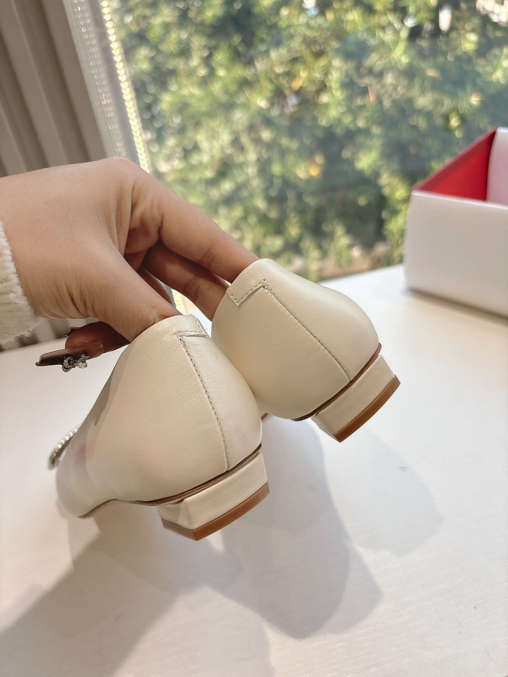 BELLE VIVIER BALLERINAS IN PARCHMENT BEIGE SMOOTH LAMBSKIN