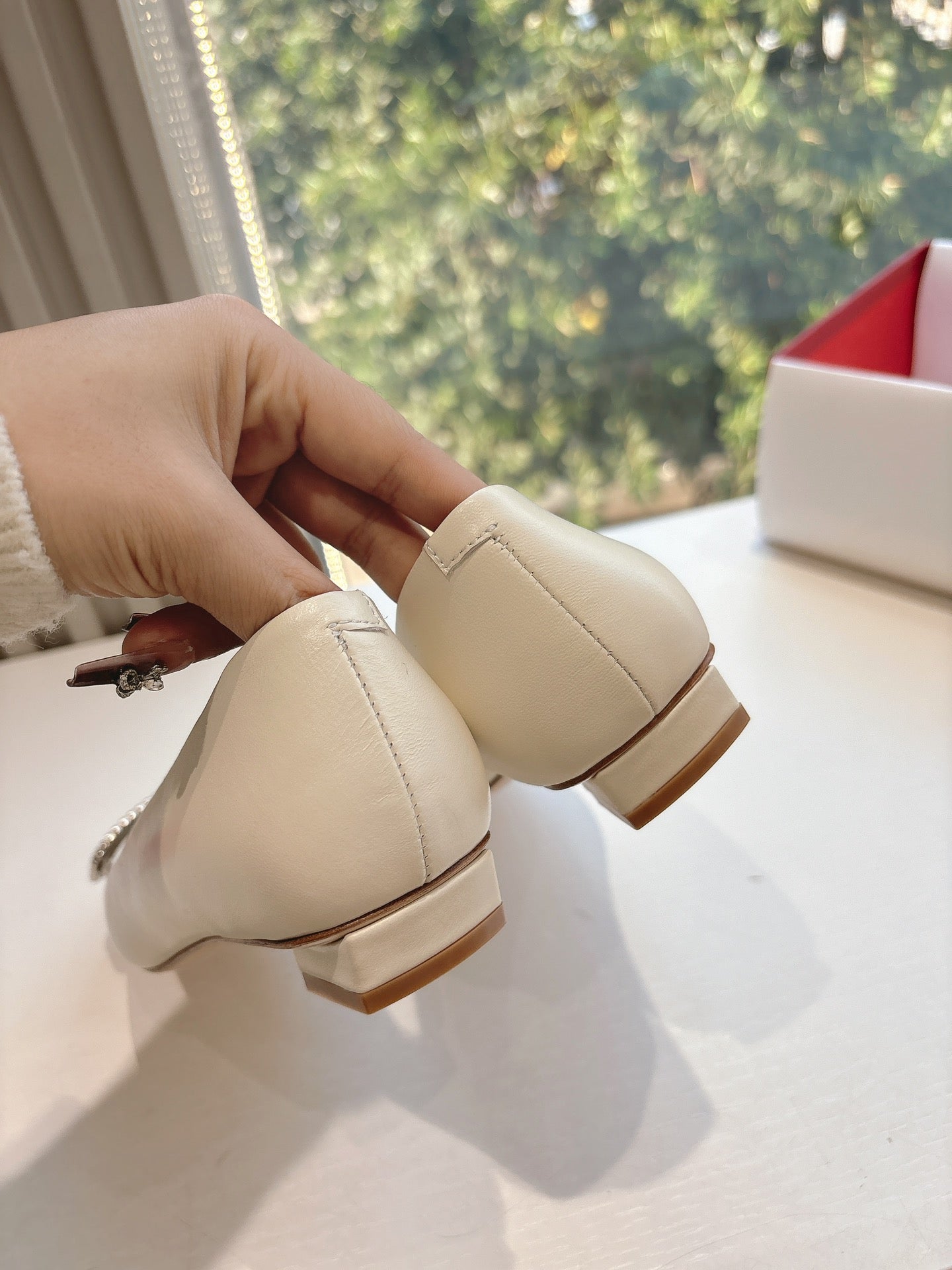 BELLE VIVIER BALLERINAS IN PARCHMENT BEIGE SMOOTH LAMBSKIN