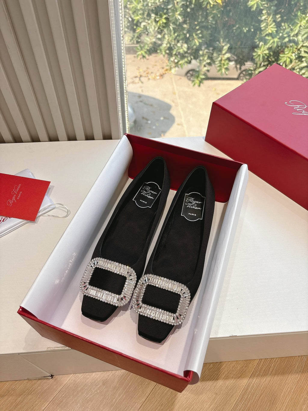 BELLE VIVIER BALLERINAS IN BLACK SILK