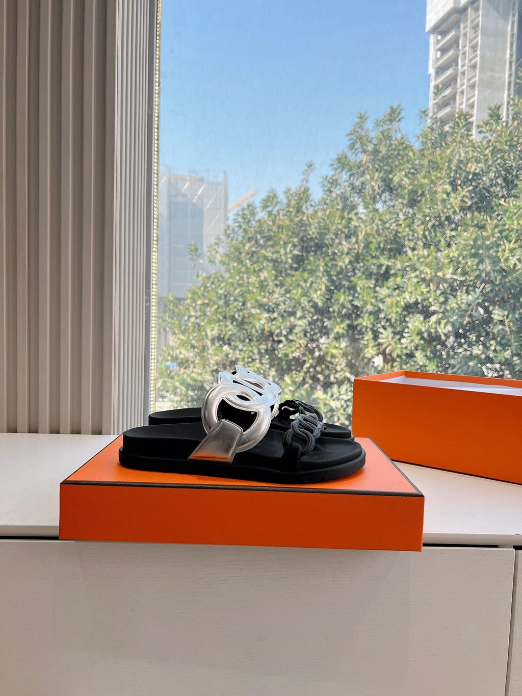 EXTRA SANDAL IN SILVER MIX BLACK CALFSKIN