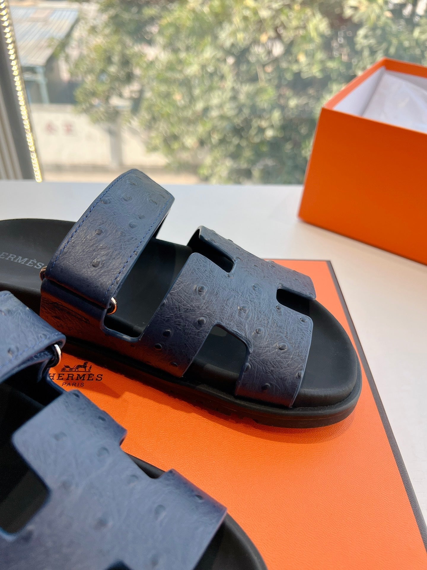 CHYPRE SANDAL IN NAVY BLUE GRAINED CALFSKIN