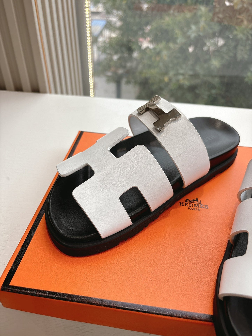 CHYPRE SANDAL IN WHITE CALFSKIN