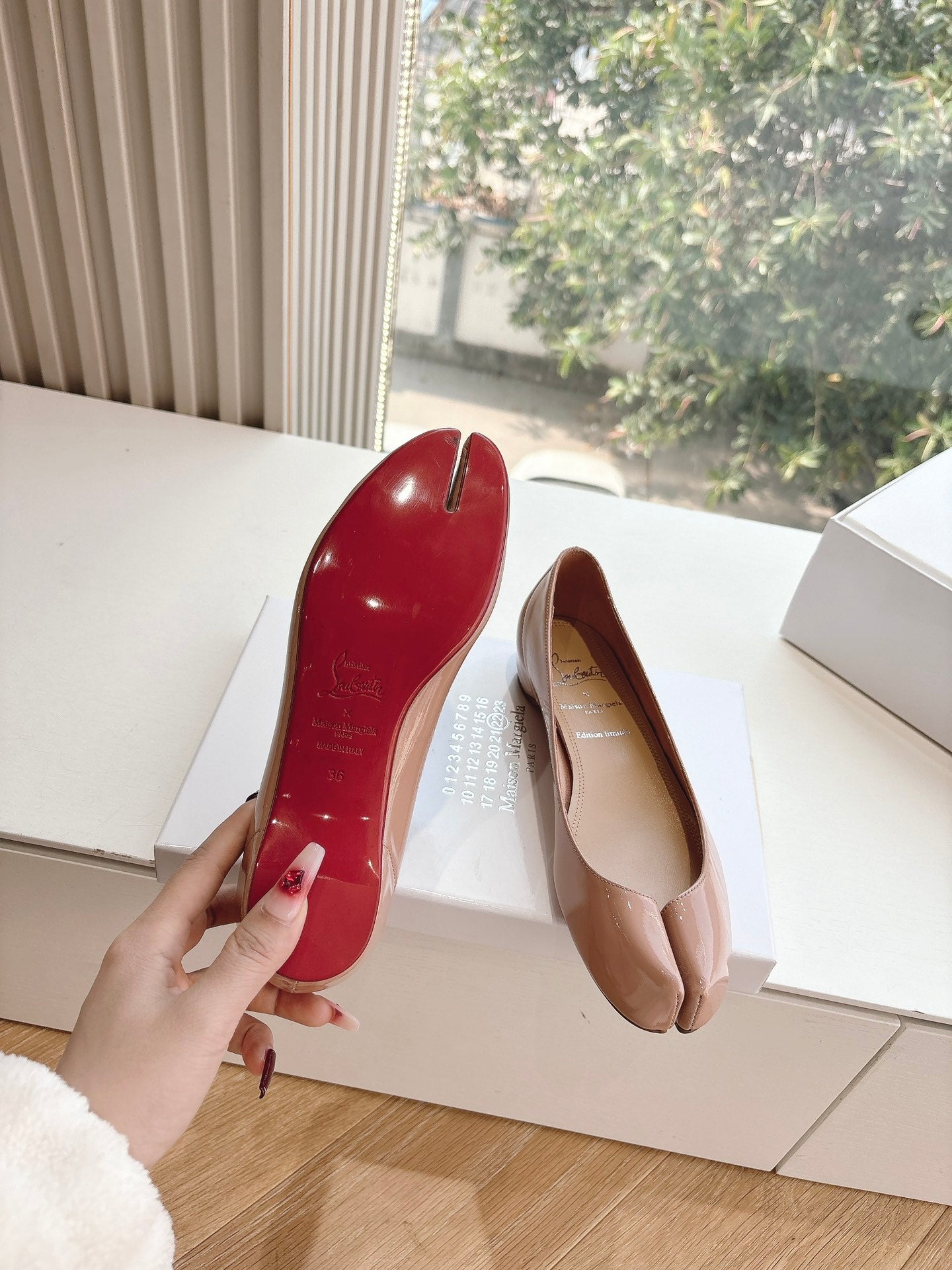 MARLOUGIELA STRASS BALLERINAS IN BEIGE PATENT SMOOTH CALFSKIN
