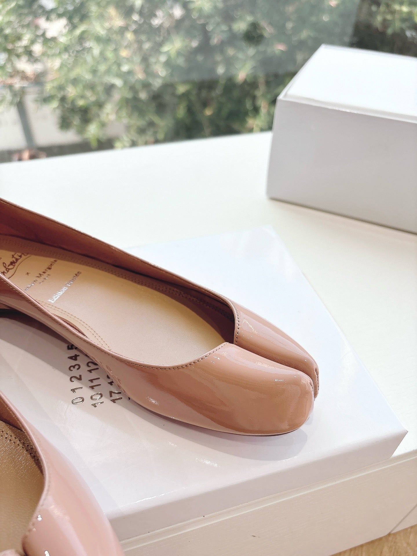 MARLOUGIELA STRASS BALLERINAS IN BEIGE PATENT SMOOTH CALFSKIN