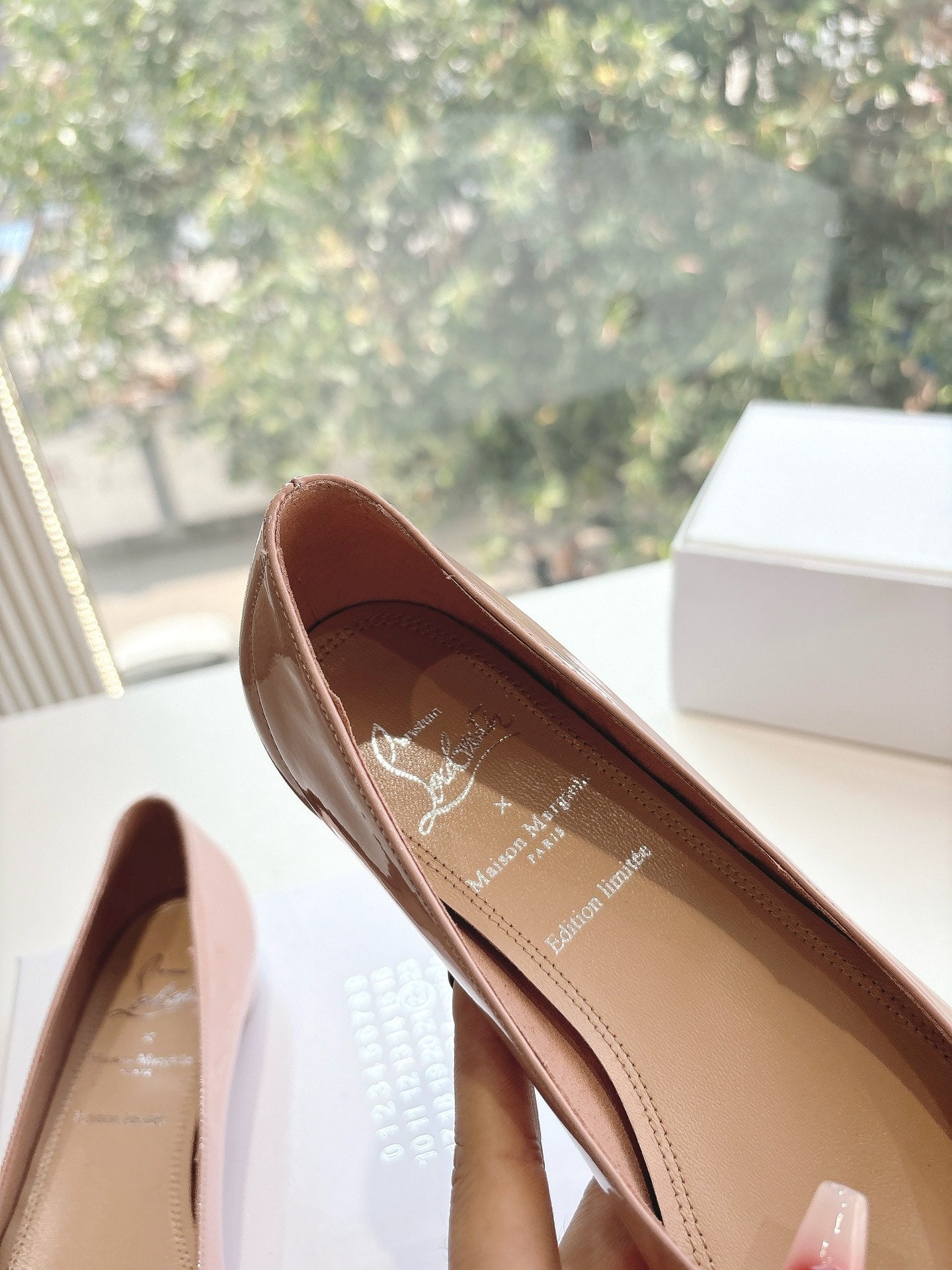 MARLOUGIELA STRASS BALLERINAS IN BEIGE PATENT SMOOTH CALFSKIN
