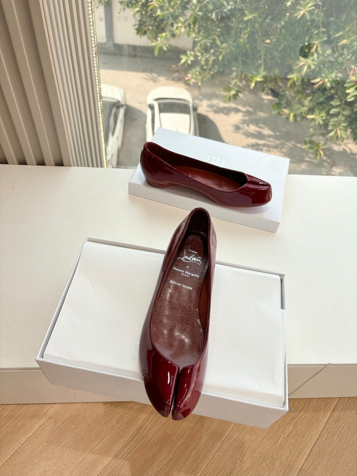 MARLOUGIELA STRASS BALLERINAS IN BURGUNDY RED PATENT SMOOTH CALFSKIN