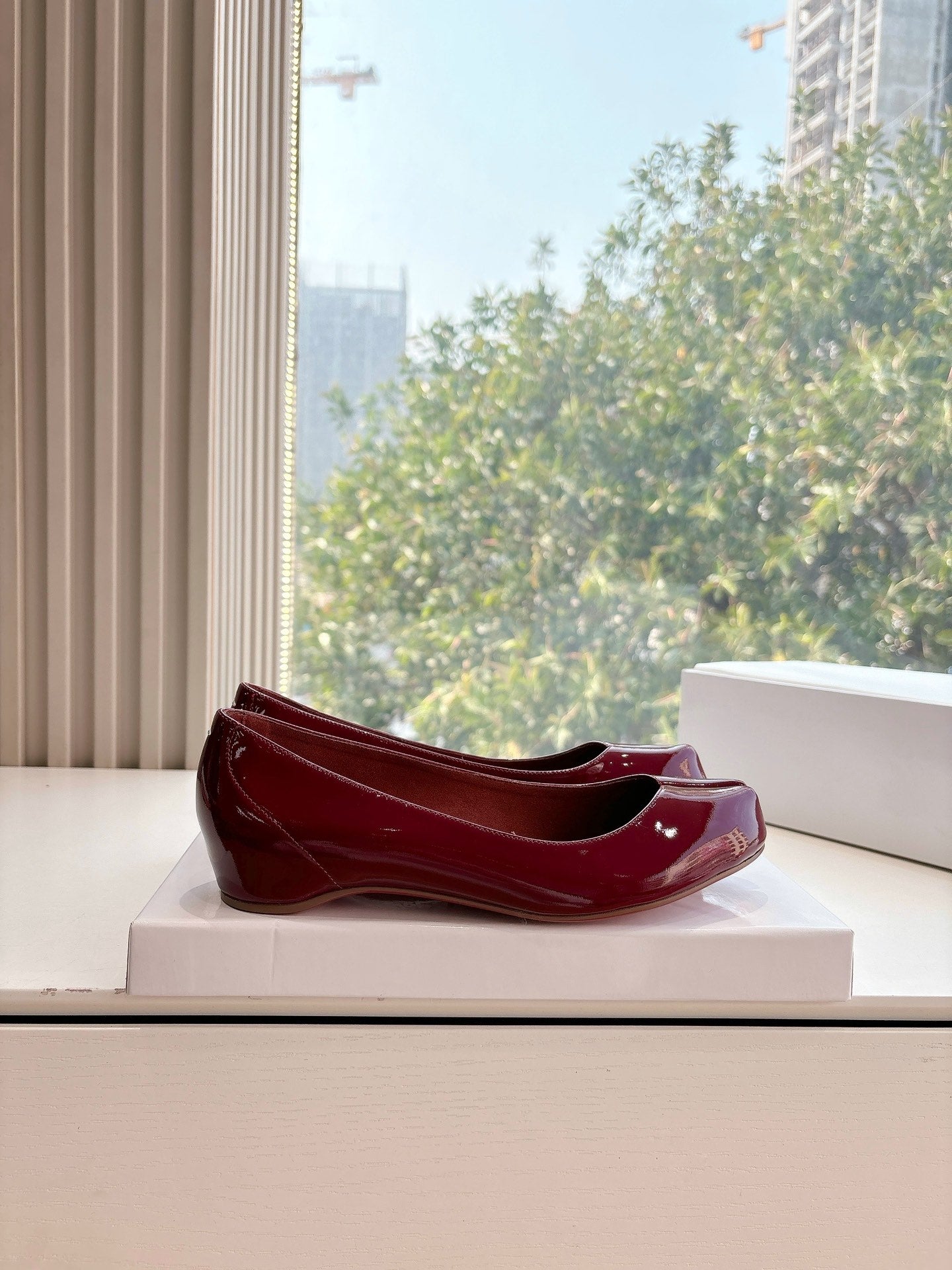 MARLOUGIELA STRASS BALLERINAS IN BURGUNDY RED PATENT SMOOTH CALFSKIN
