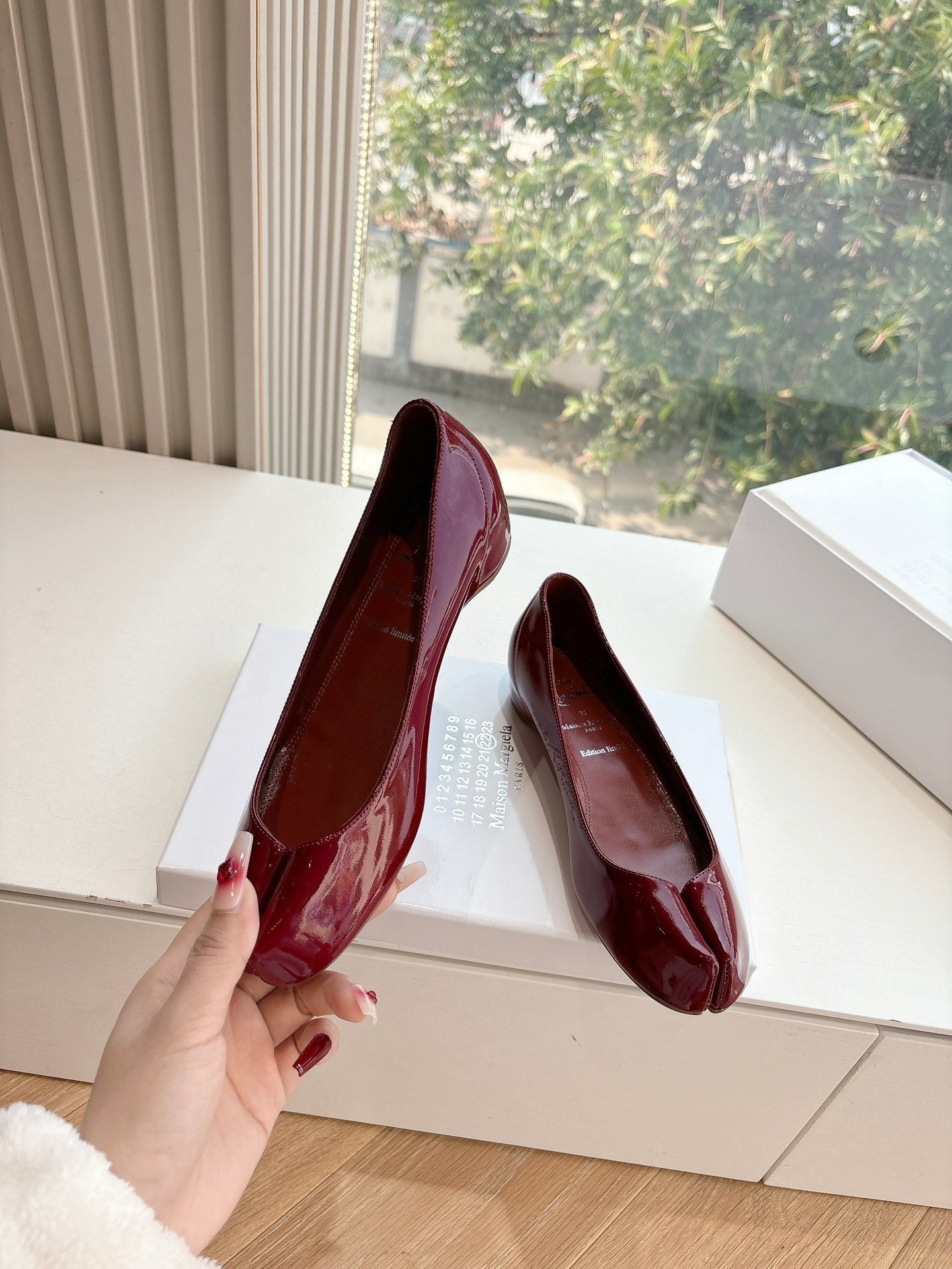 MARLOUGIELA STRASS BALLERINAS IN BURGUNDY RED PATENT SMOOTH CALFSKIN