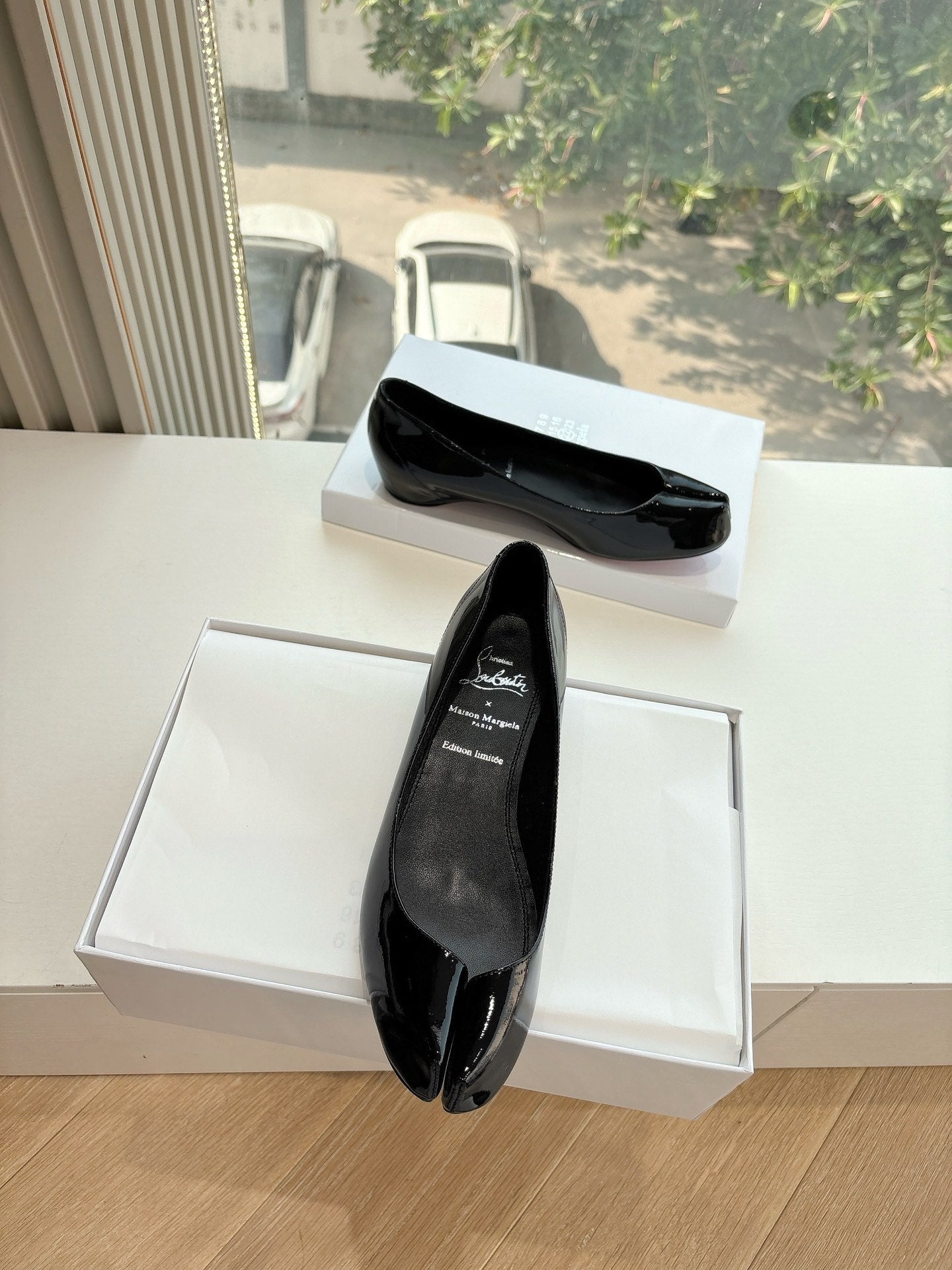 MARLOUGIELA STRASS BALLERINAS IN BLACK PATENT SMOOTH CALFSKIN