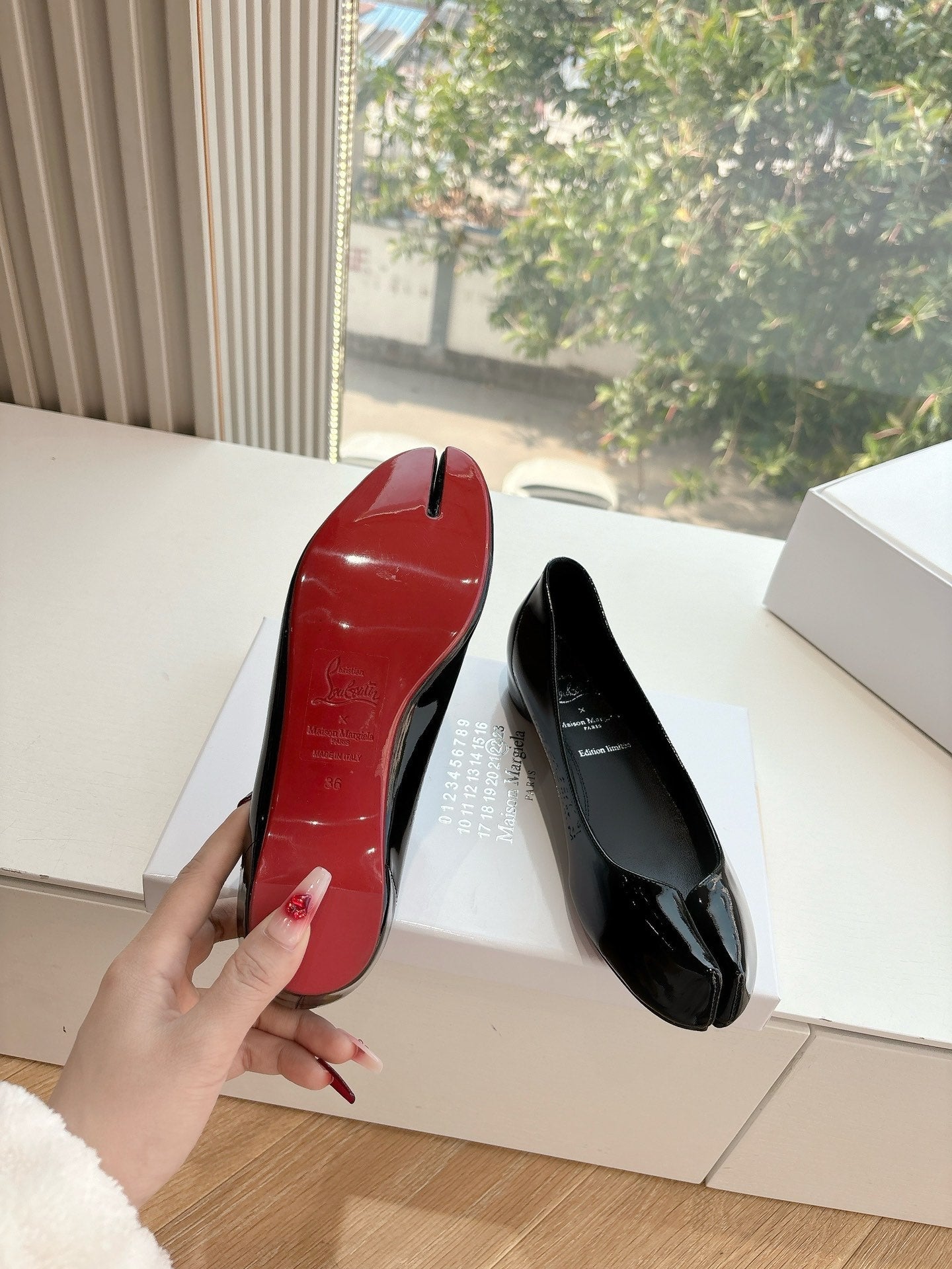 MARLOUGIELA STRASS BALLERINAS IN BLACK PATENT SMOOTH CALFSKIN