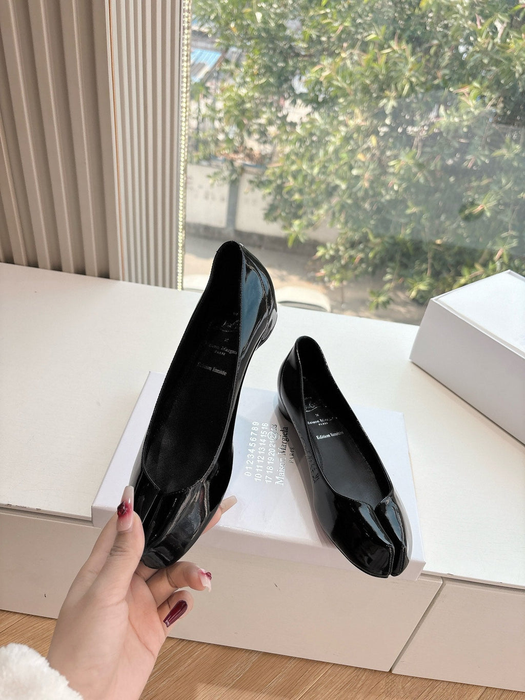 MARLOUGIELA STRASS BALLERINAS IN BLACK PATENT SMOOTH CALFSKIN