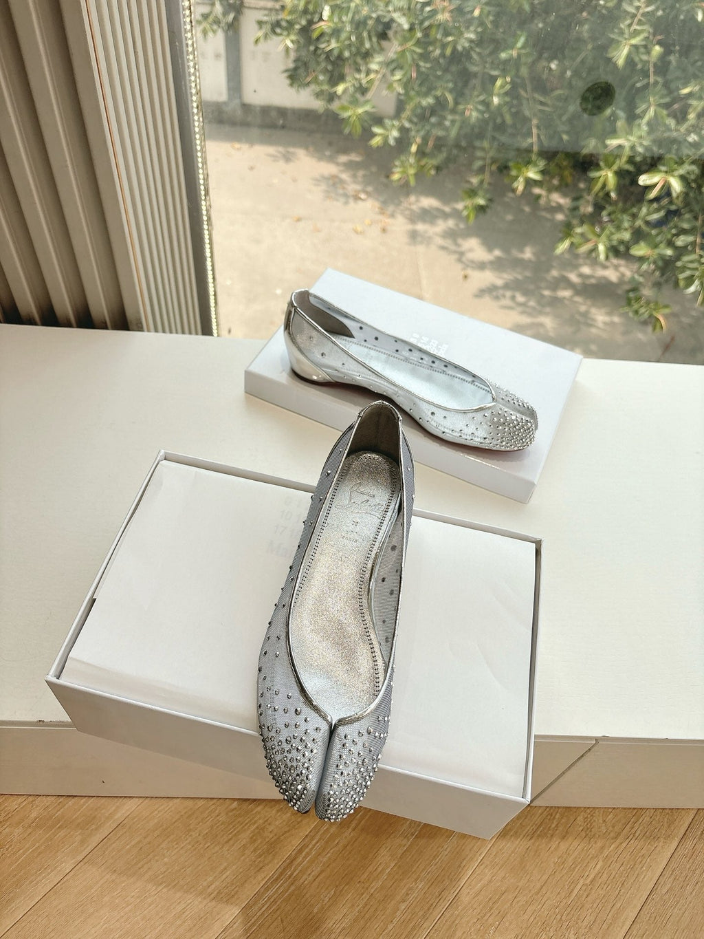 CRYSTAL STUDDED MARLOUGIELA STRASS BALLERINAS IN WHITE CALFSKIN