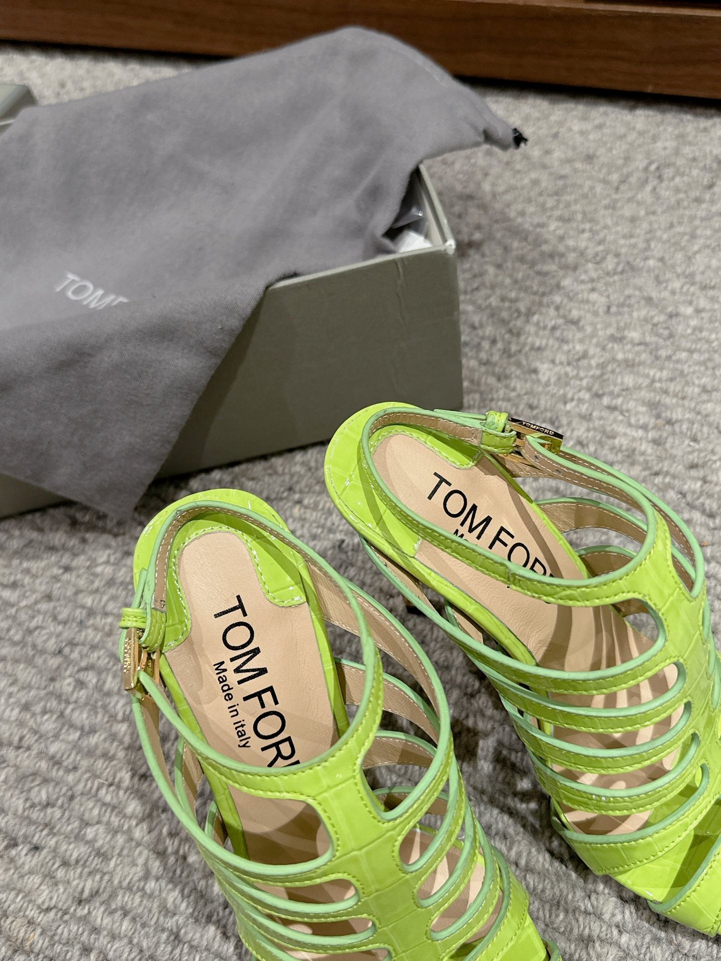 HIGH SANDAL 10 CM IN PEAR GREEN CALFSKIN