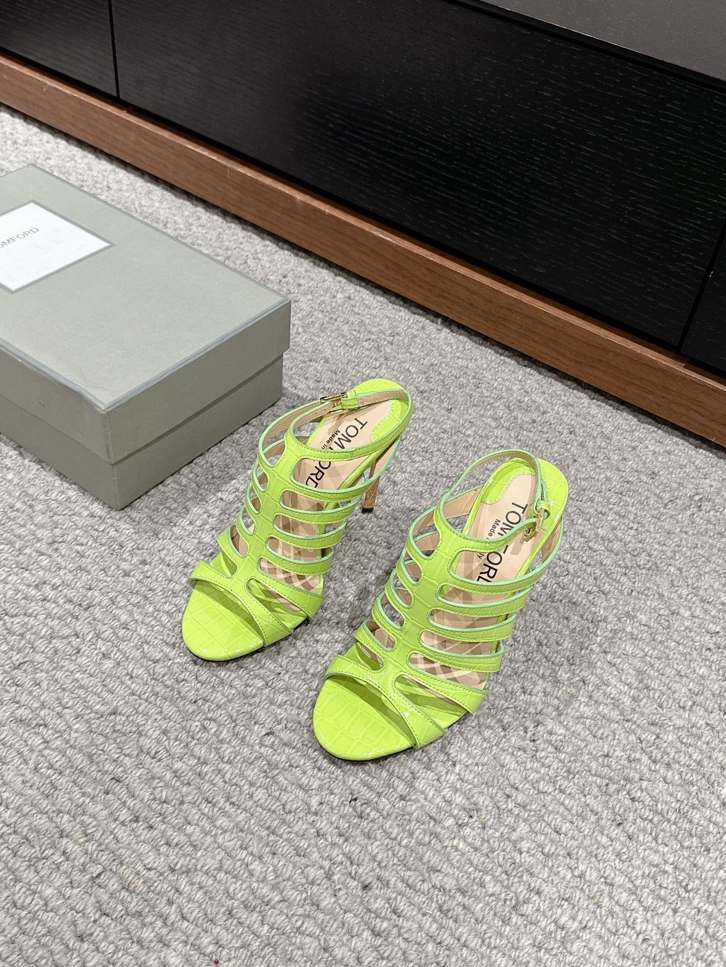 HIGH SANDAL 10 CM IN PEAR GREEN CALFSKIN