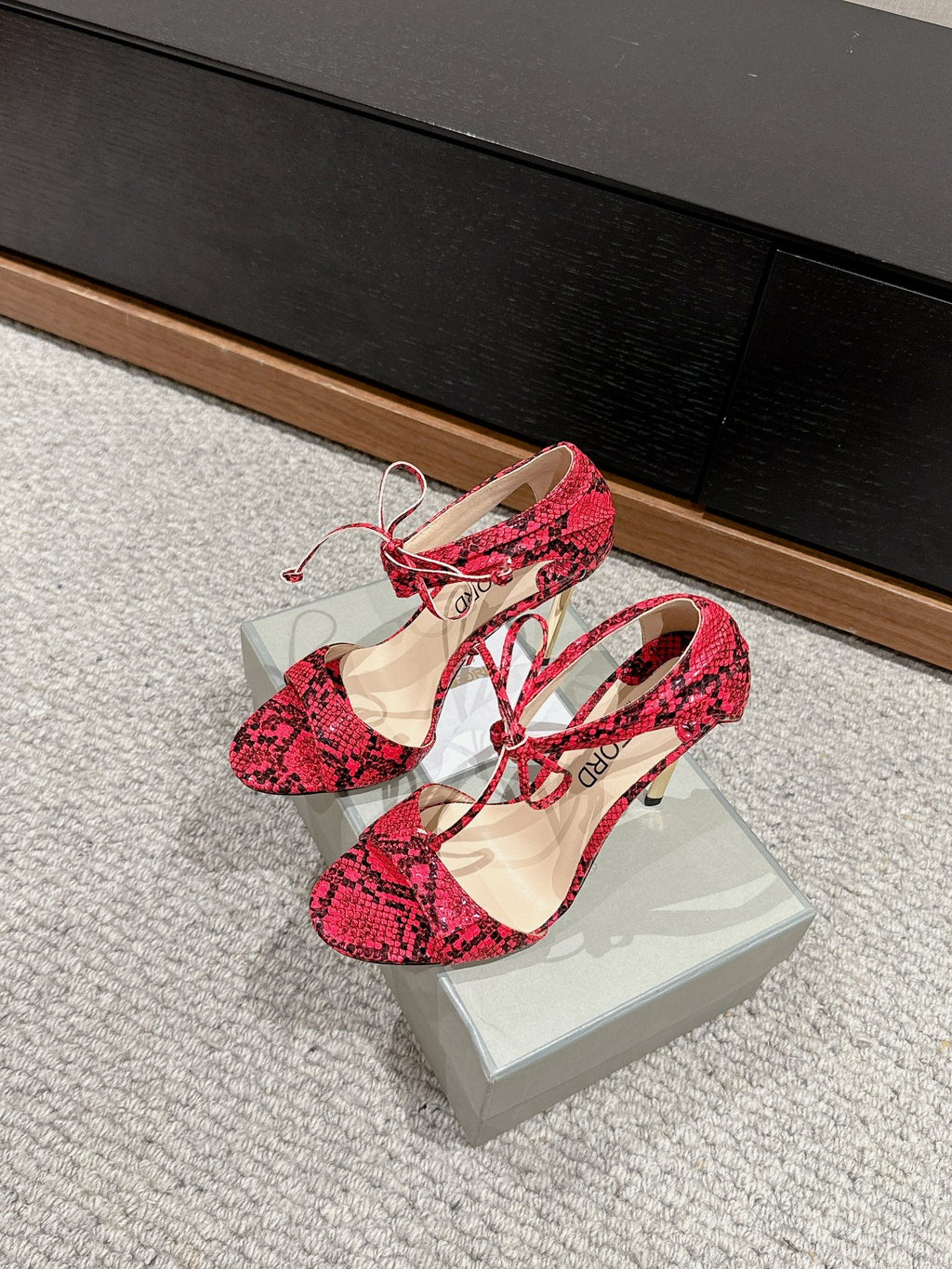 HIGH HEEL 10 CM SANDAL IN ROSE RED MIX BLACK CALFSKIN 684355