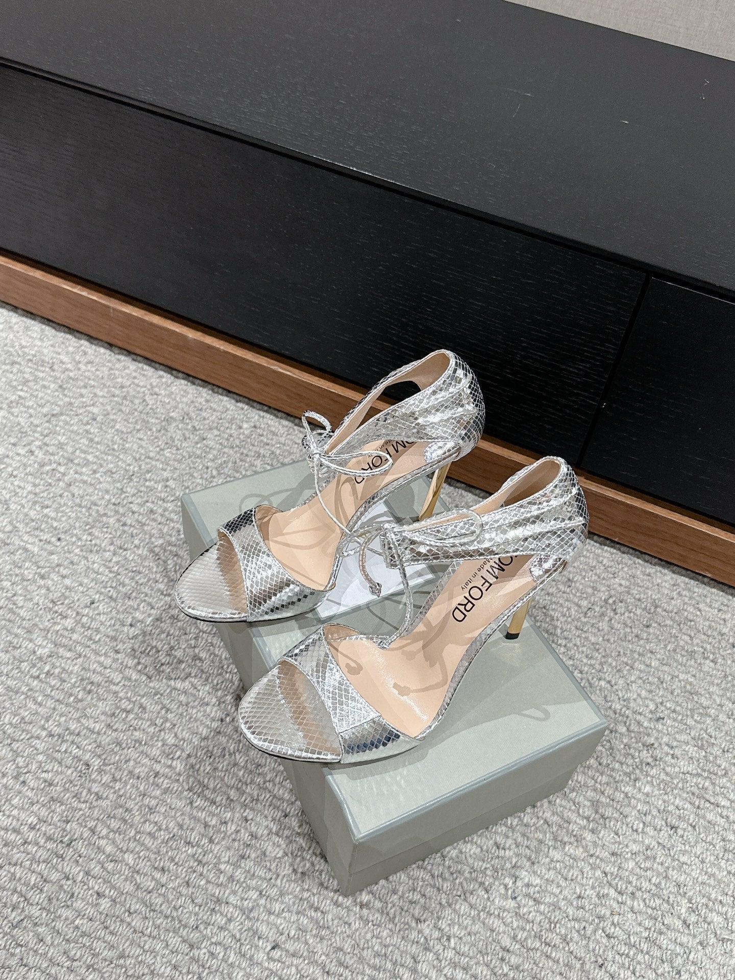 HIGH HEEL 10 CM SANDAL IN SILVER CALFSKIN 684362