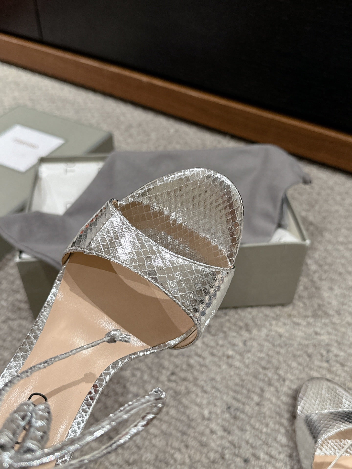 HIGH HEEL 10 CM SANDAL IN SILVER CALFSKIN 684362