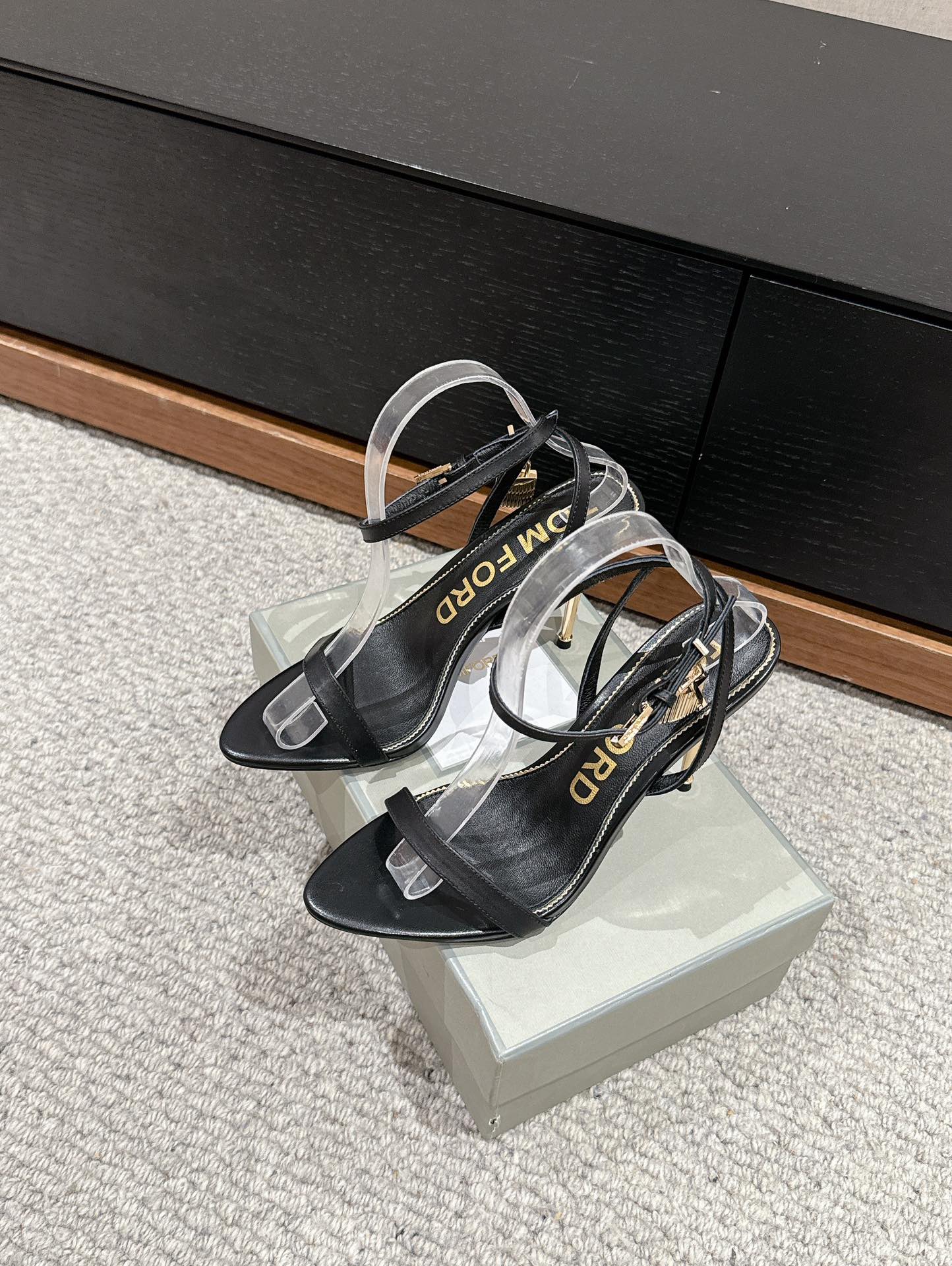 PADLOCK POINTY NAKED SANDAL 85 MM IN BLACK CALFSKIN