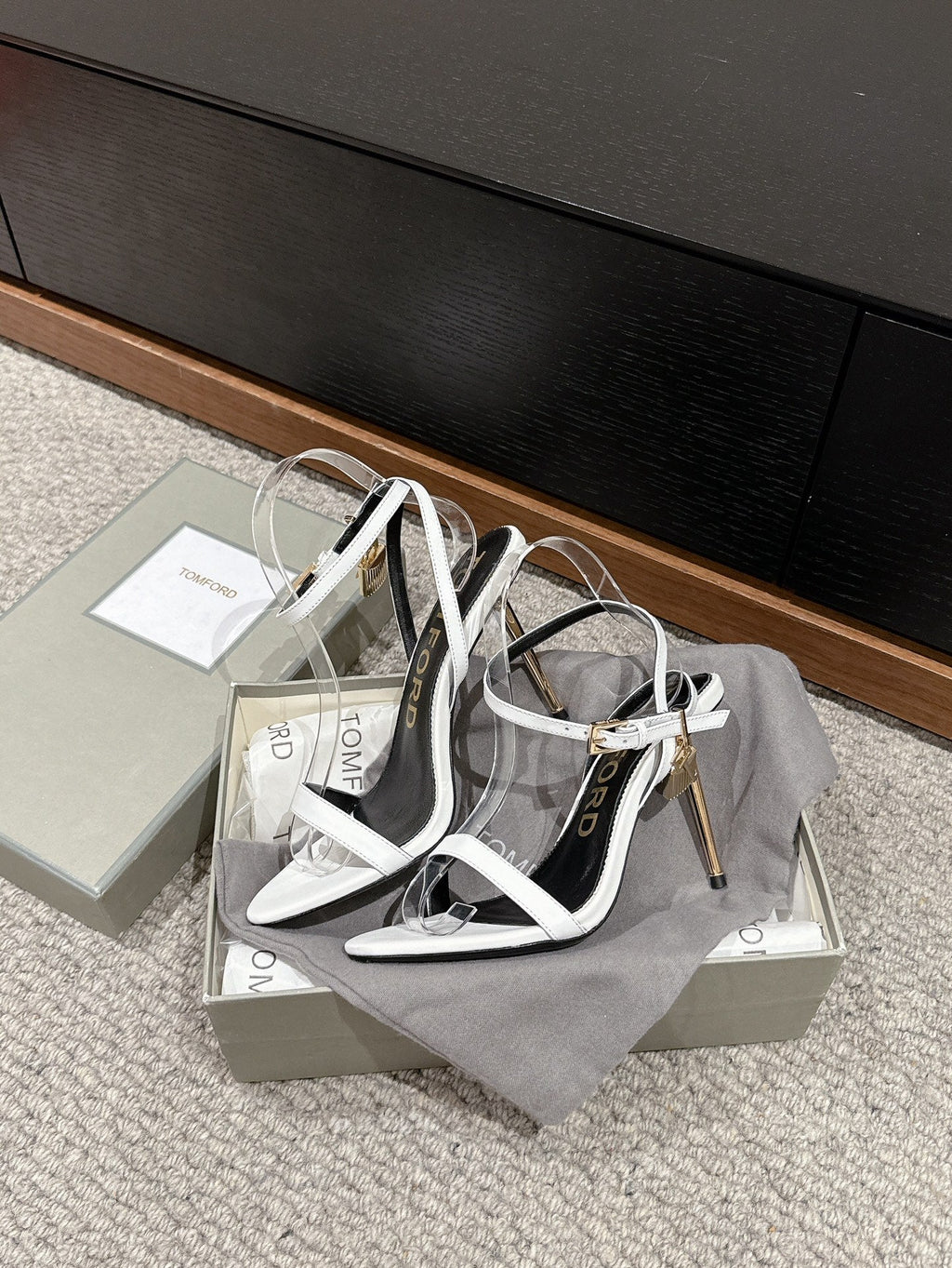 PADLOCK POINTY NAKED SANDAL 85 MM IN WHITE CALFSKIN