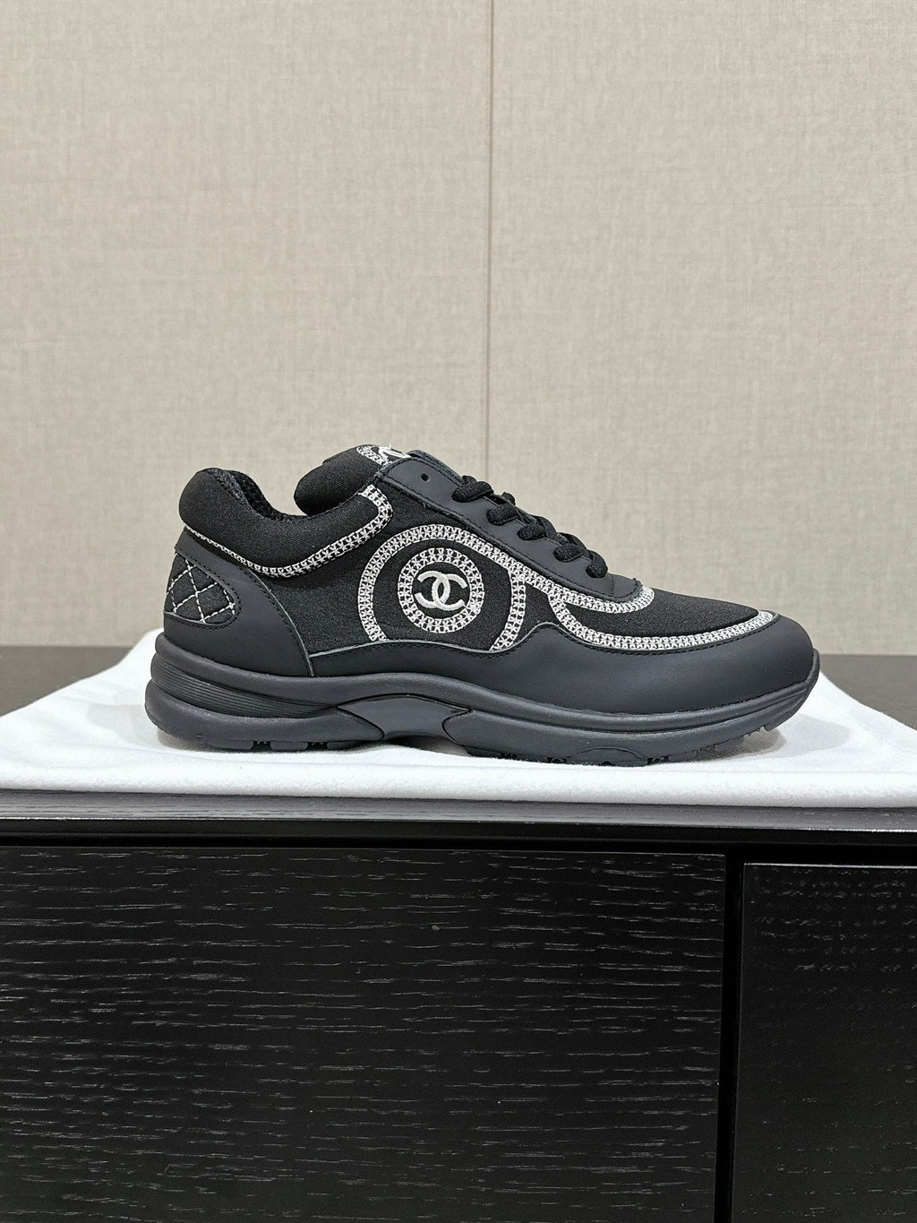 CLASSIC TRAINER IN BLACK FABRIC