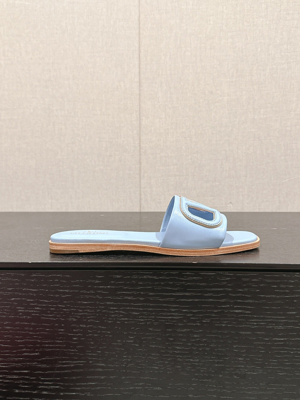 VLOGO CUT-OUT LIGHT BLUE CALFSKIN SLIDE SANDAL