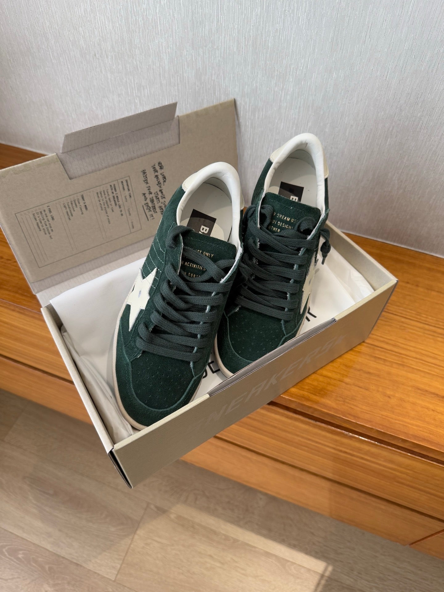 BALL STAR SNEAKERS WITH WHITE CALFSKIN STAR TIMBER GREEN SUEDE UPPER