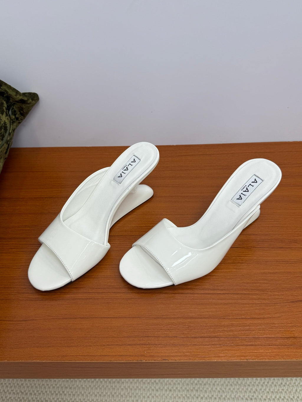ALAIA WEDGE SANDALS 25S IN WHITE LAMBSKIN