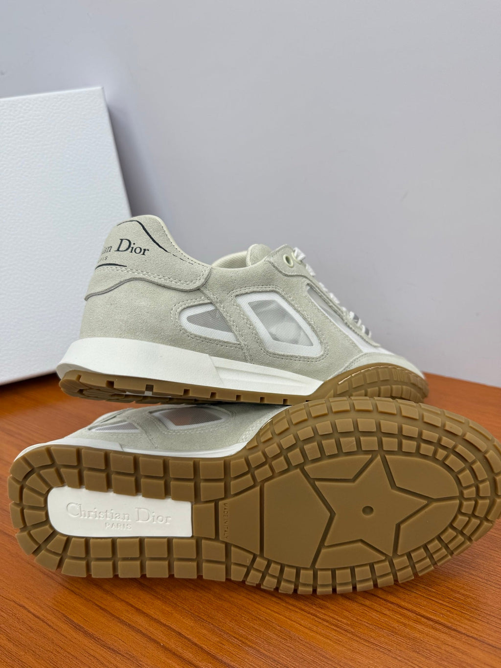 DIOR 26S SNEAKERS IN WHITE AND GRAY SUEDE AND FABRIC