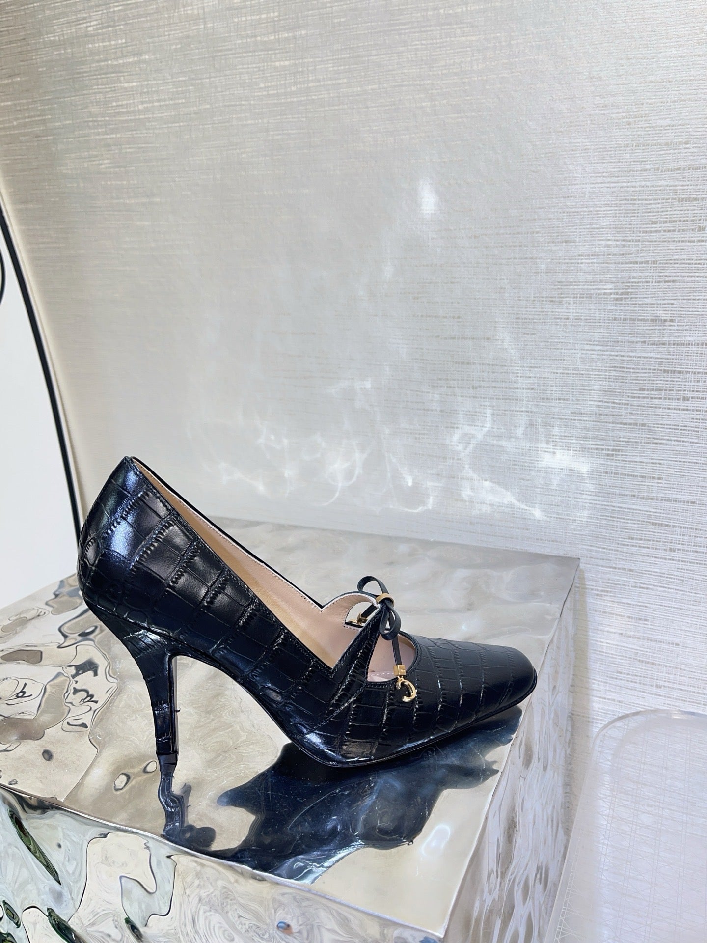 DIOR 26S HIGH HEELS IN BLACK CROC-EMBOSSED CALFSKIN WITH CHARMS