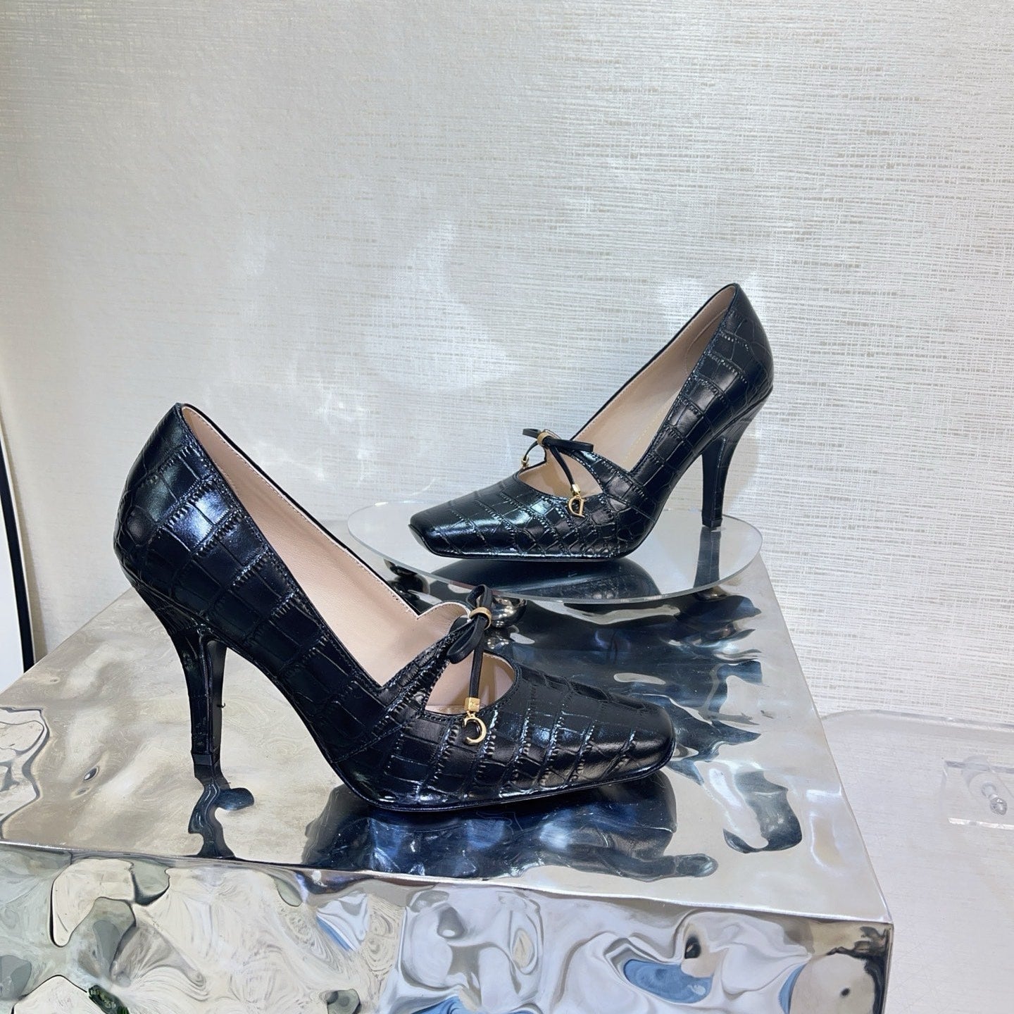 DIOR 26S HIGH HEELS IN BLACK CROC-EMBOSSED CALFSKIN WITH CHARMS