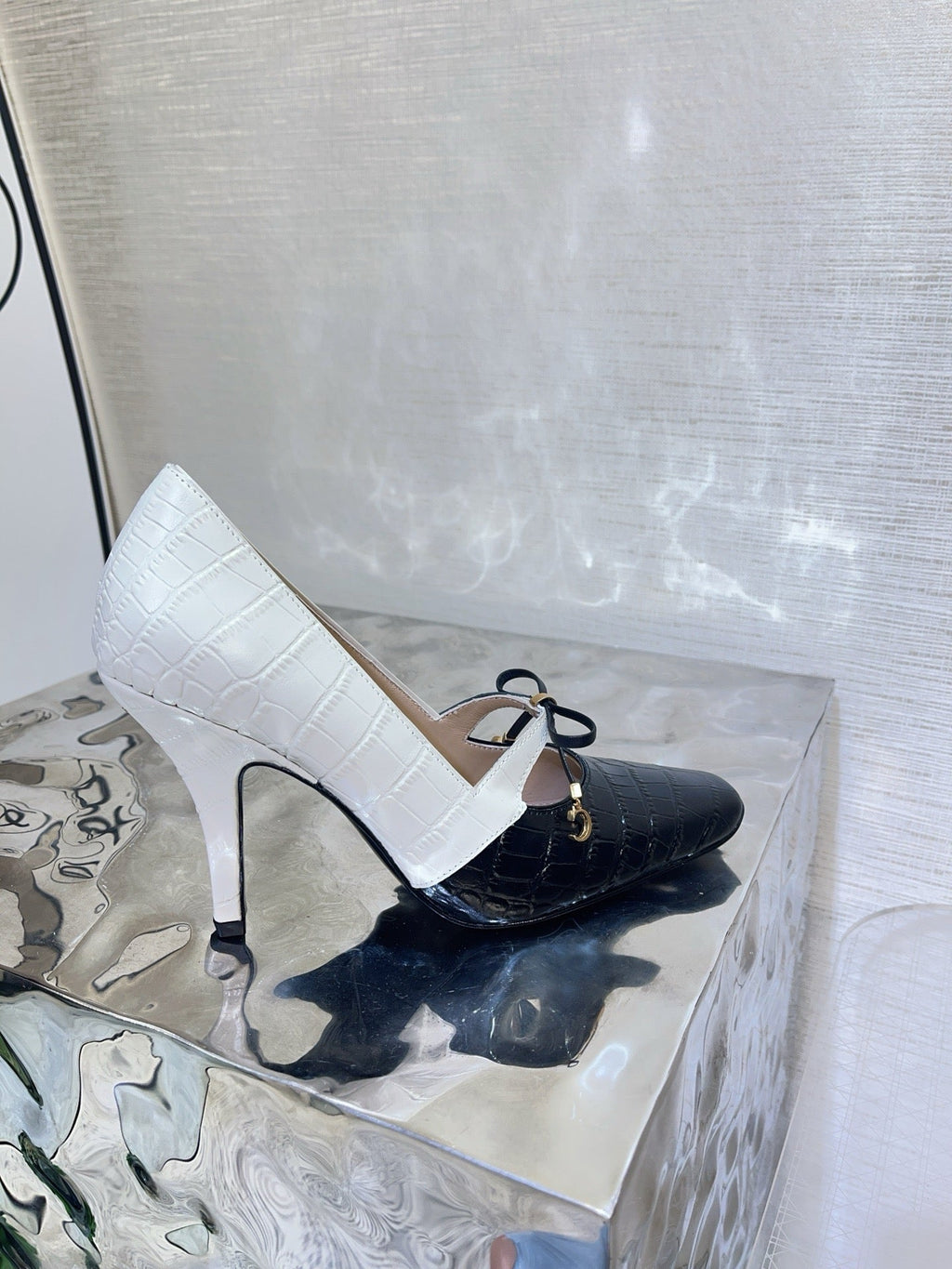 DIOR 26S HIGH HEELS IN BLACK MIX WHITE CROC-EMBOSSED CALFSKIN WITH CHARMS