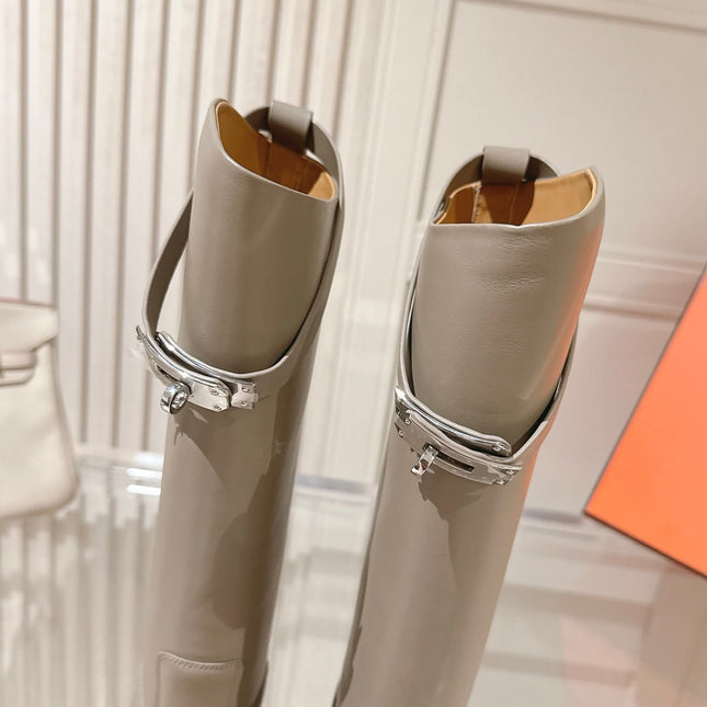 HM 26S TALL FLAT BOOTS IN GREYISH BEIGE CALFSKIN
