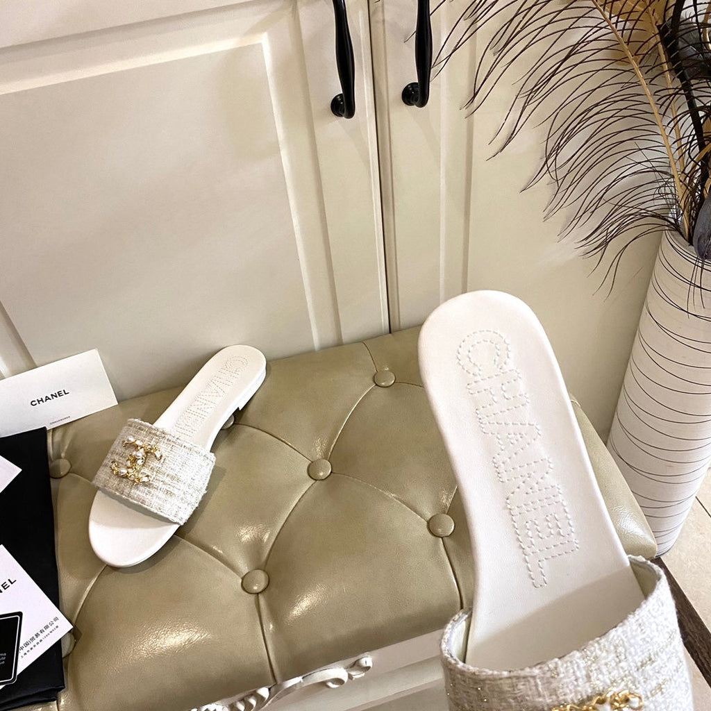 SLIPPERS IN WHITE CREAM TWEED MULE
