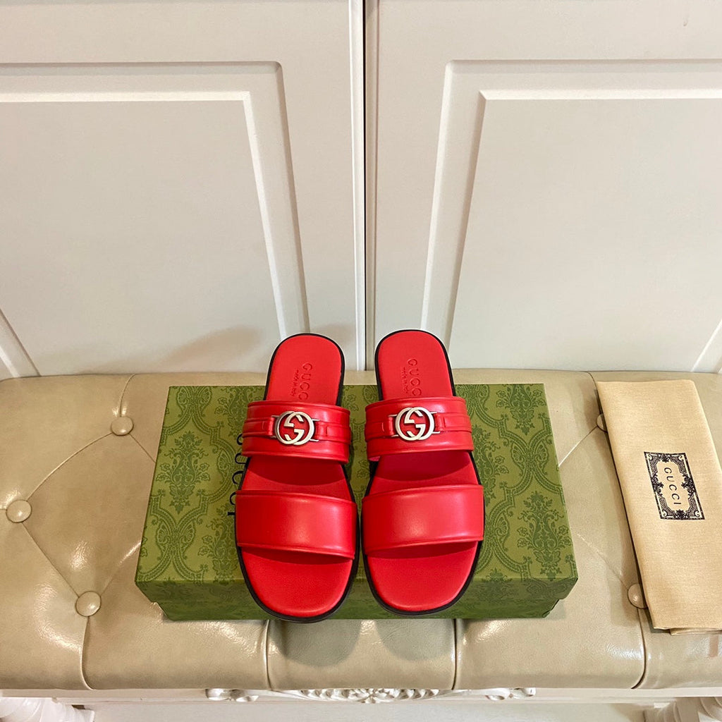 GG SANDAL WITH ROUND INTERLOCKING G IN SCARLET RED CALFSKIN
