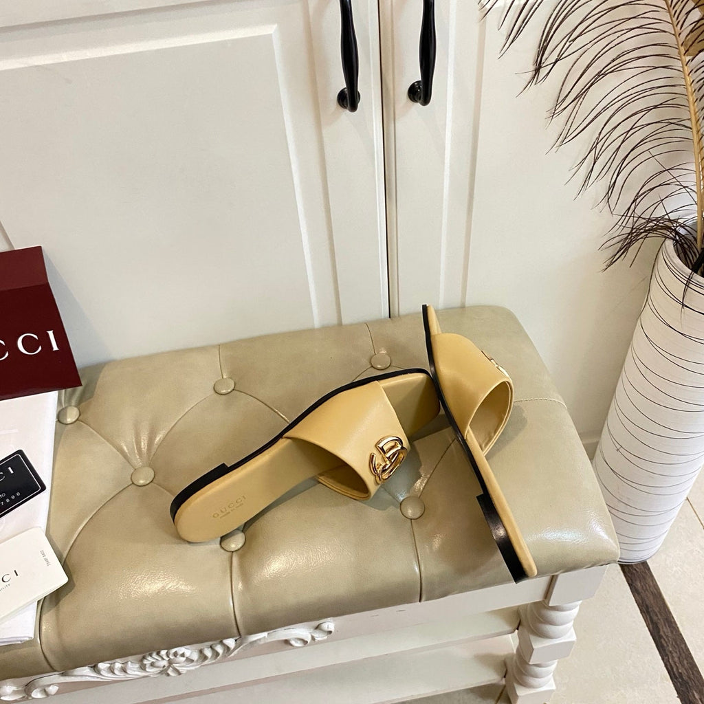 GUCCI 26S SLIDES IN DARK BEIGE CALFSKIN