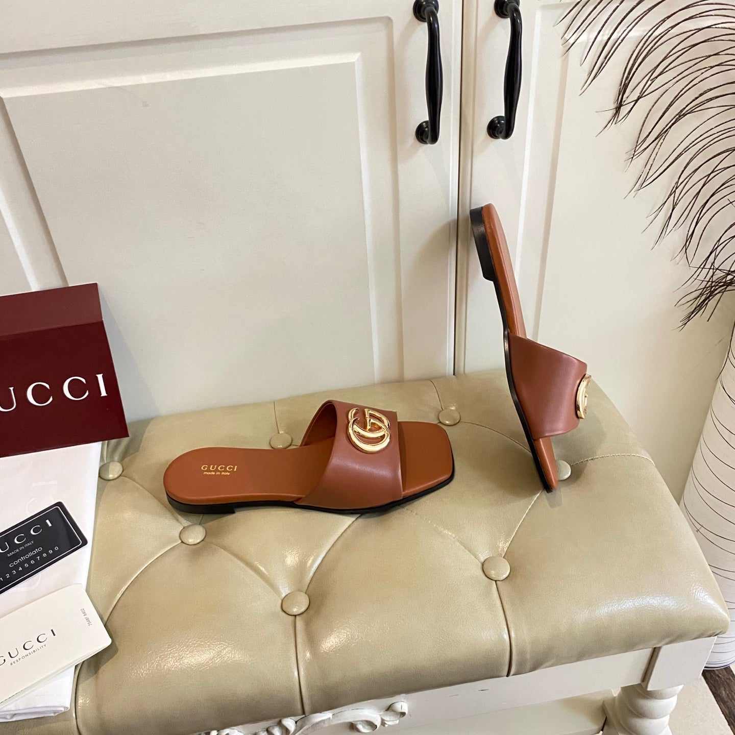 GUCCI 26S SLIDES IN BROWN CALFSKIN