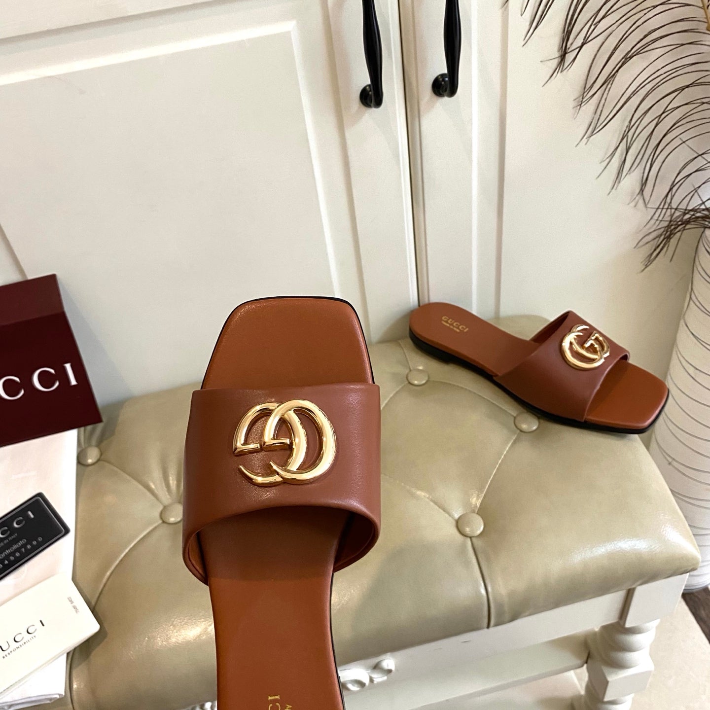 GUCCI 26S SLIDES IN BROWN CALFSKIN