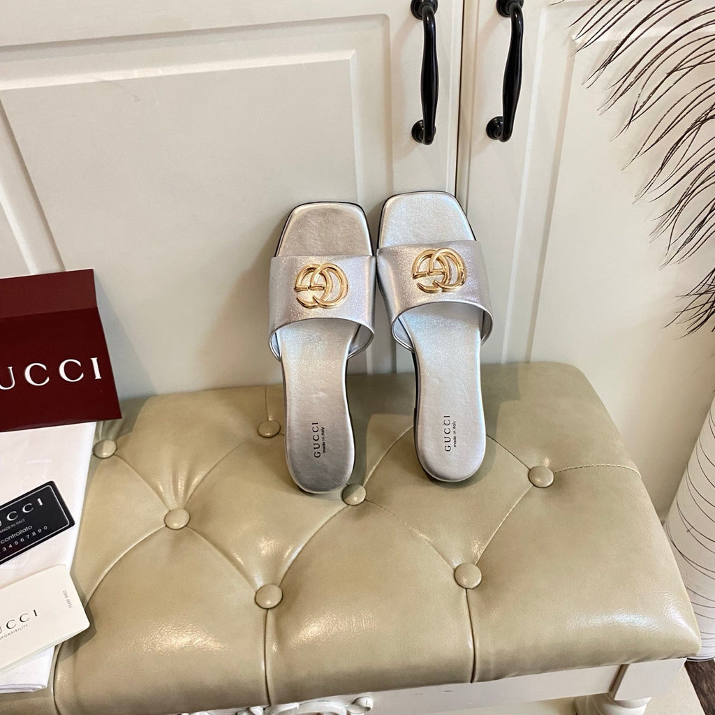 GUCCI 26S SLIDES IN SILVER CALFSKIN
